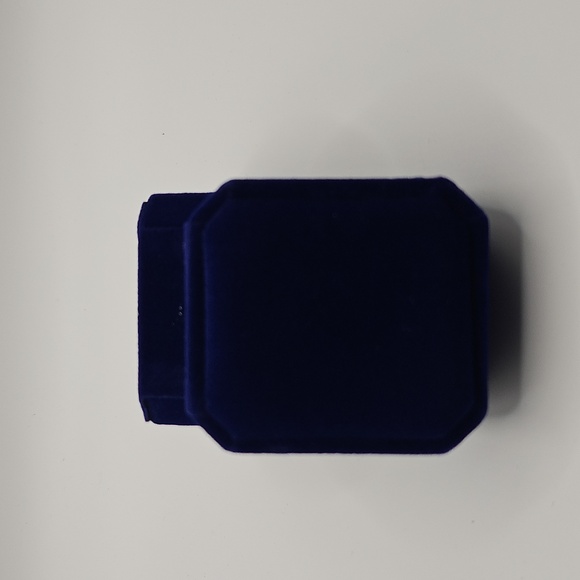 Elegant Cubic Zirconia Silver Studs - Picture 7 of 9